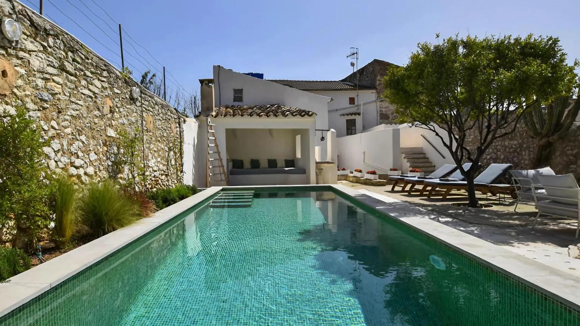 Cosy Holiday Home With Swimming Pool Biniamar Spanien